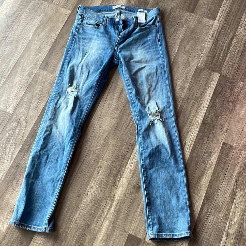 Calvin Klein straight size 27 distressed jeans med rise.